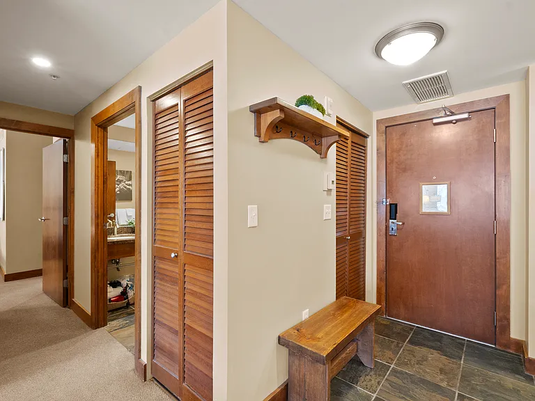 Entry / Storage
