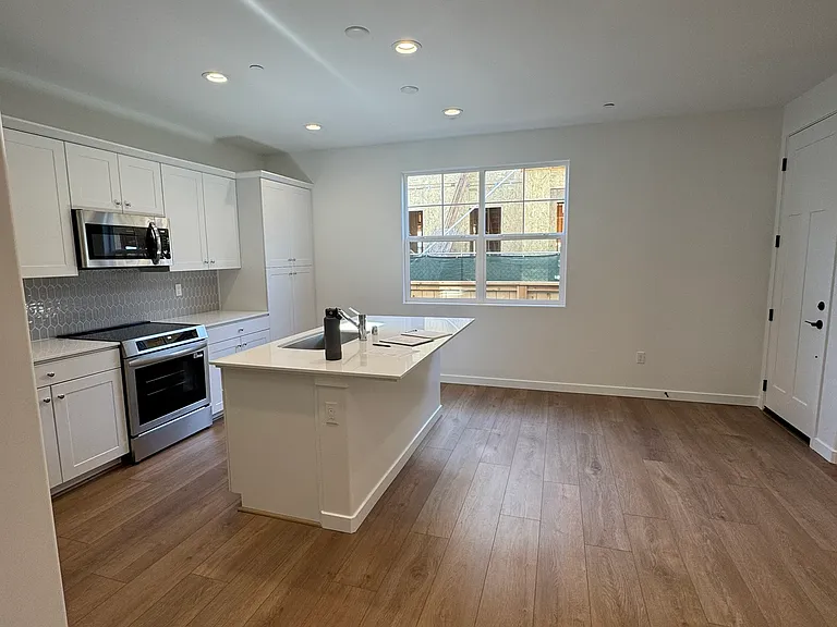 Kitchen/Dining area