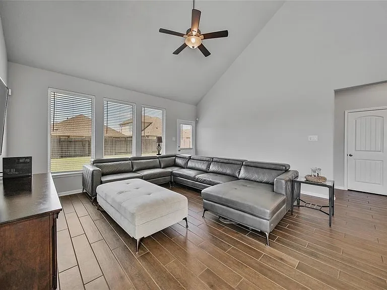 5003 Brewcastle Ln — Photo 8