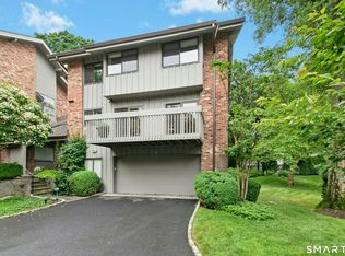 377 Main St APT 8, New Canaan, CT 06840