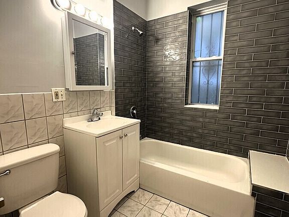 4th image of 2620 N Sacramento Ave APT 1
