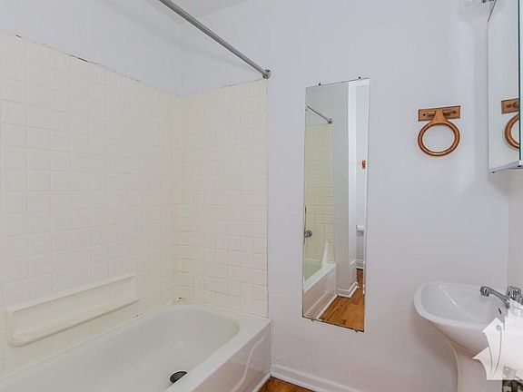 2nd image of 2315 N Southport Ave #3F5
