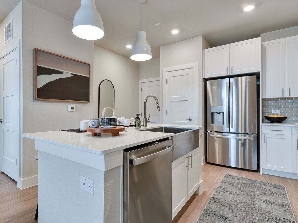 Lenox Grandview apartments community photo