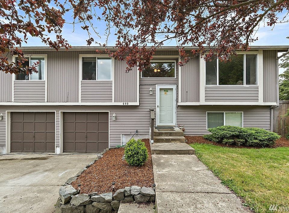 1st image of 609 Williams Ct W