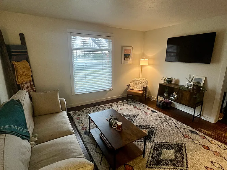 1404 O Ave — Photo 8