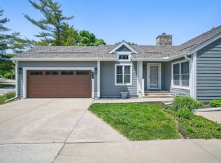 8061 Cobblestone Ct, Urbandale, IA 50322