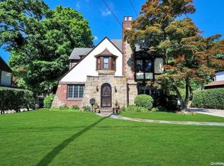 7 Polo Rd, Great Neck, NY 11023