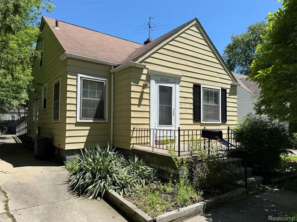 20221 Kenosha St, Harper Woods, MI 48225