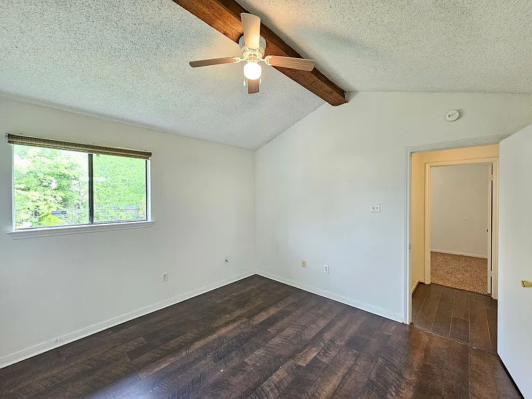 111 Bridle Dr — Photo 10