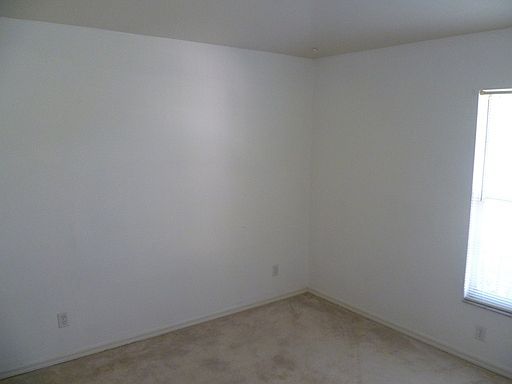3rd image of 2590 37th Ave NE