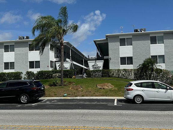 2nd image of 302 Lake Osborne Drive #27