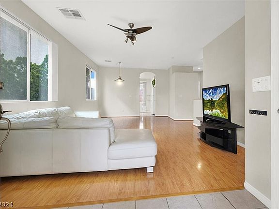 4th image of 8072 Sapphire Cove Ave