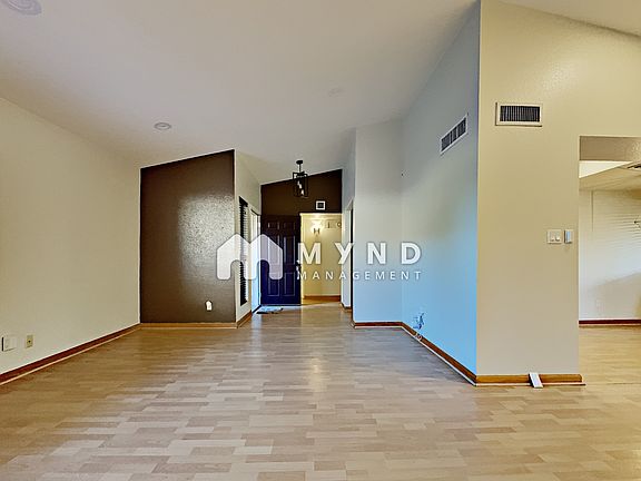 2nd image of 1554 W Jacinto Ave