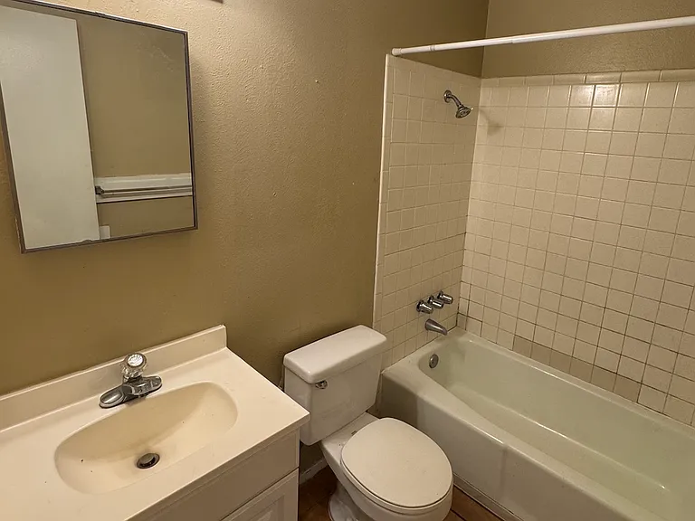 616 Alcazar St SE #3 — Photo 4
