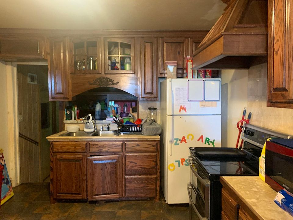 2nd image of 559 W Redbud Ln