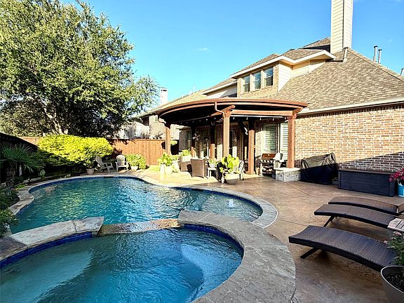 2nd image of 2911 Tracy Lynn Ln