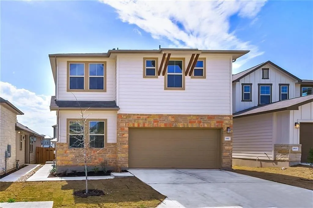 4 bed, 2.5 bath, 2463 sqft, $2,300 — Photo 1