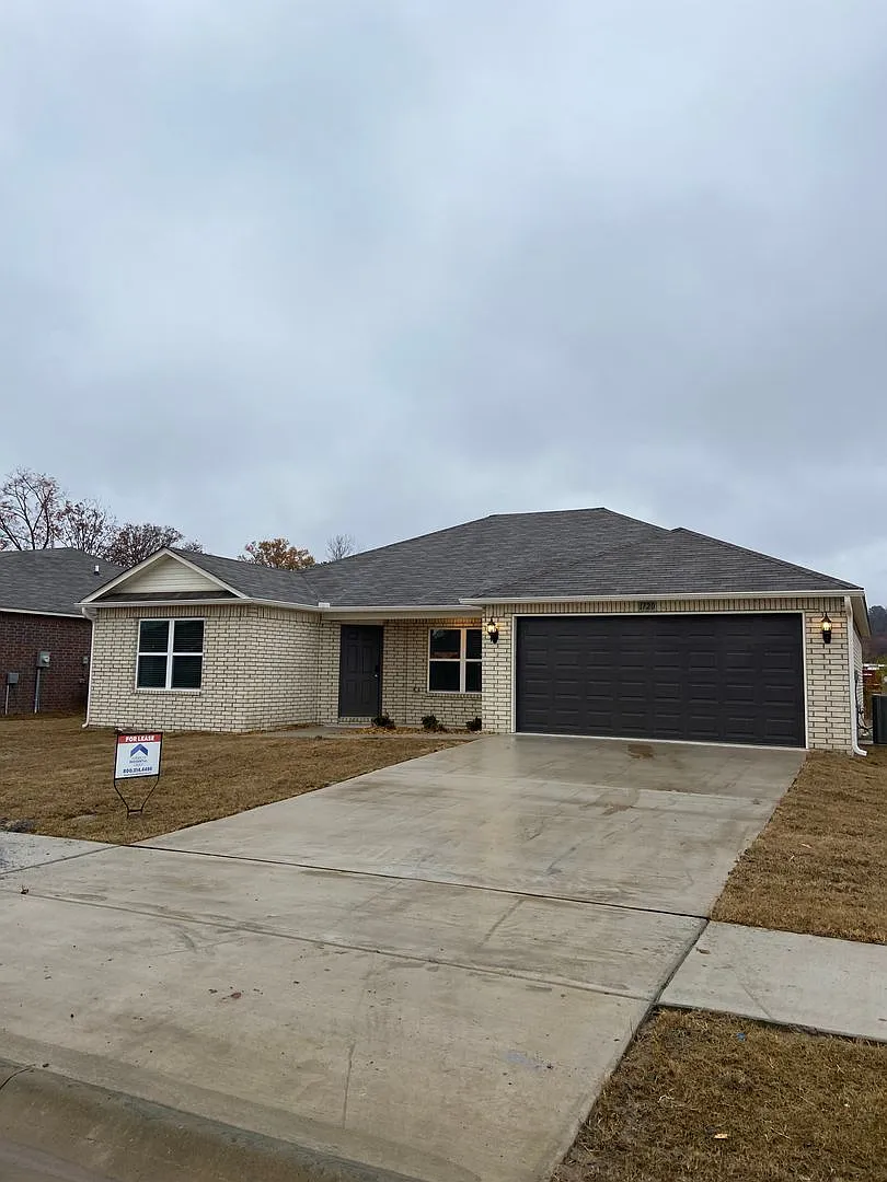 Pre-Leasing Now! Your Spacious 4-Bedroom, 2-Bath Home Awaits in Conway — Photo 3