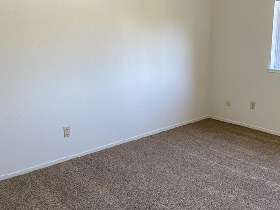 5th image of 170 W Macarthur St APT 2