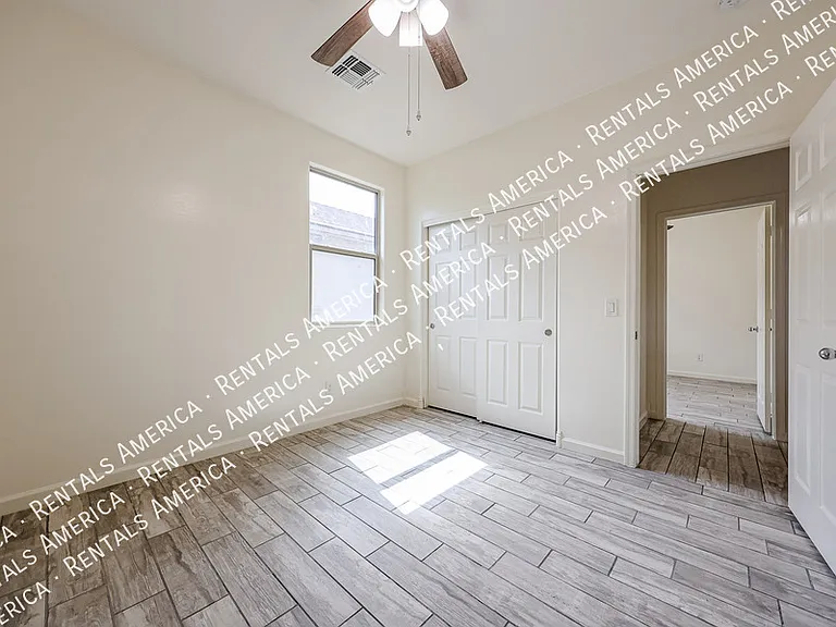 9820 W Sanna St — Photo 27