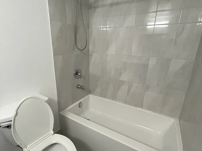5785 Yonge St #207 — Photo 17