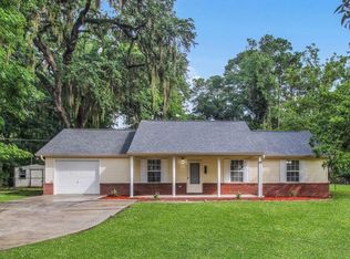 1250 Lake Dr, Midway, GA 31320