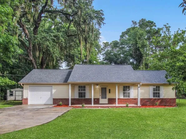 1250 Lake Dr, Midway, GA 31320