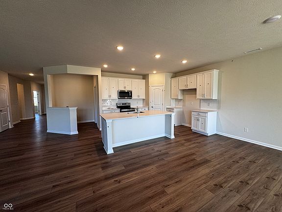 3rd image of 3856 Goodwin Dr