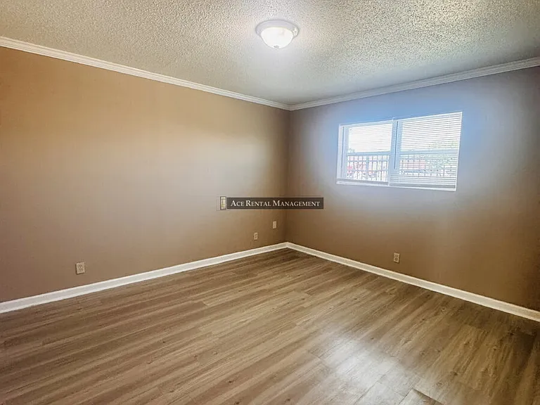 204 10th St #30 — Photo 11