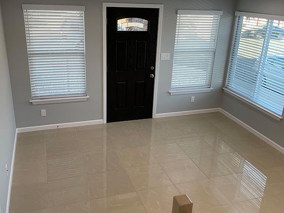 5th image of 931 Commercial Ave