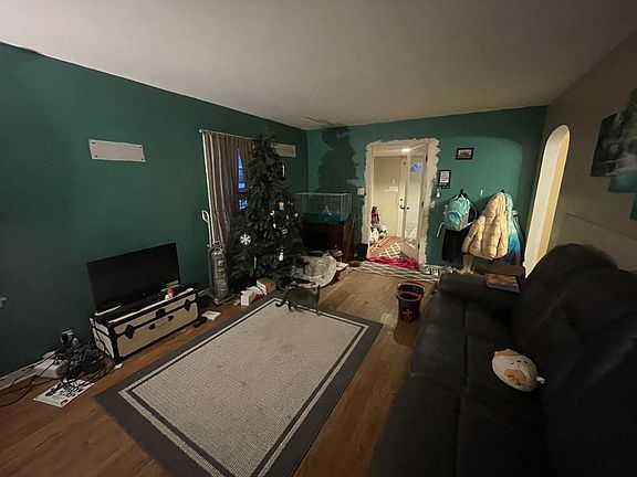 4th image of 821 N 8th St