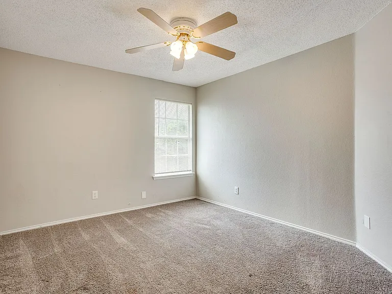 2701 Clovermeadow Dr — Photo 37