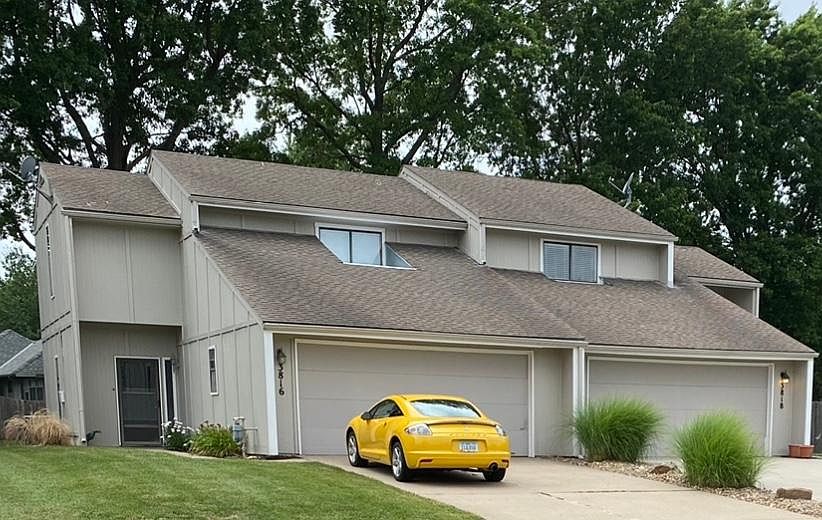 Duplex conveniently located to shopping and I-470