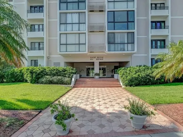 851 Bayway Blvd APT 804, Clearwater, FL 33767