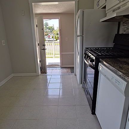 4th image of 45 Tappen St