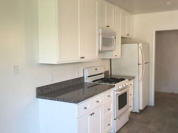 3rd image of 844 W 52nd St APT 1