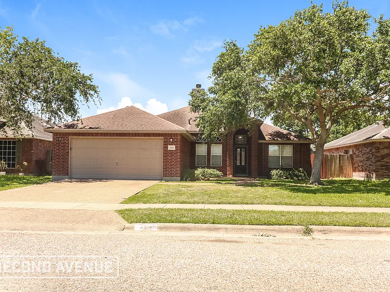 3818 Kitty Ln — Photo 1