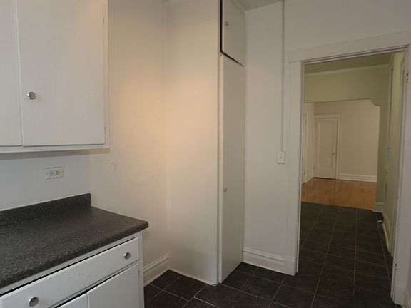 4th image of 441 W Melrose St APT 1C