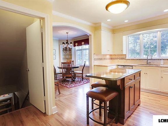 3rd image of 333 Park Pl