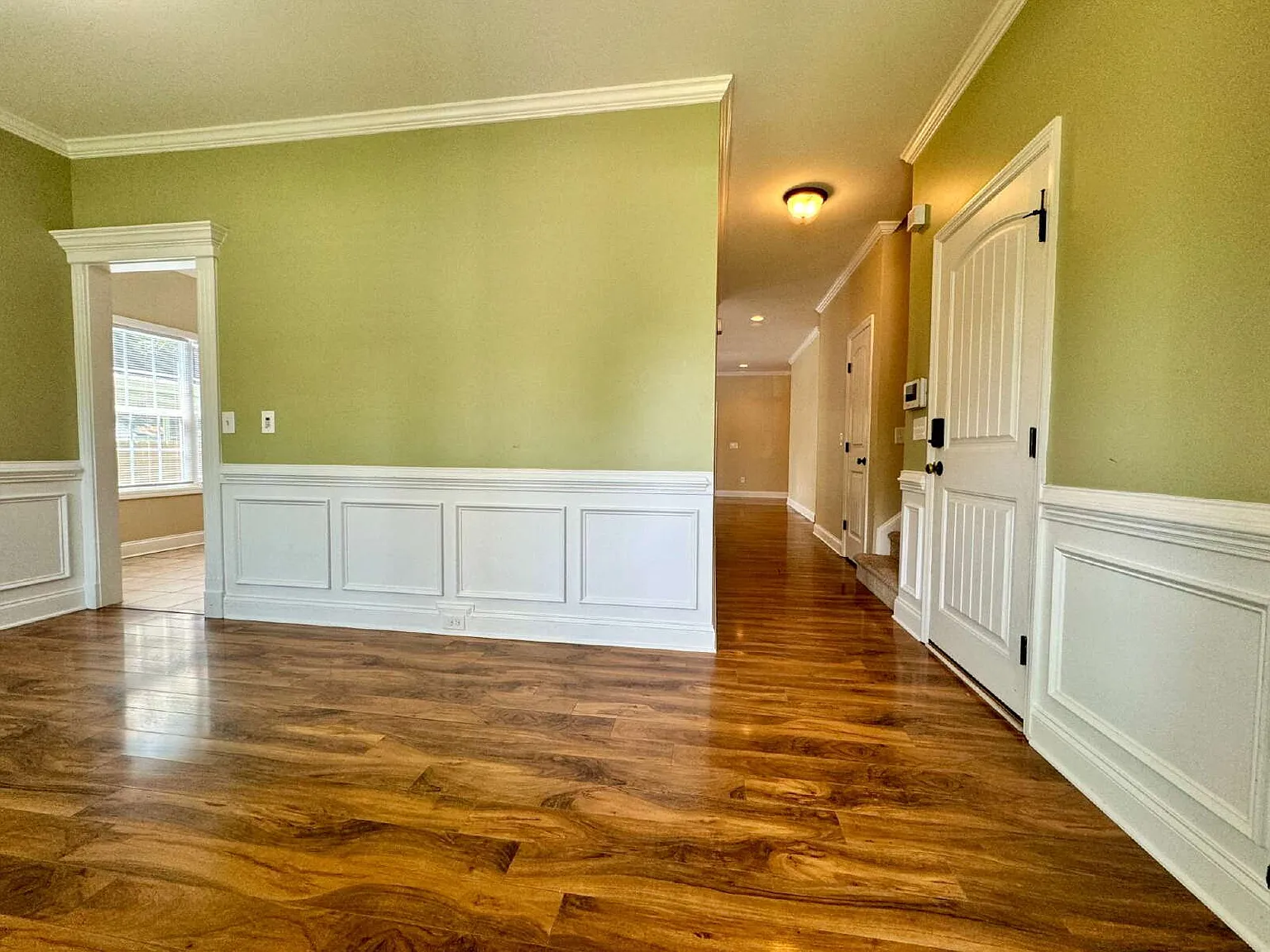 4 bed, 2.0 bath, 2043 sqft, $2,200 — Photo 2