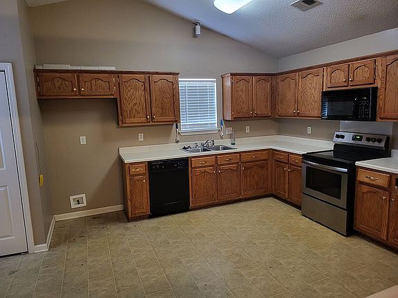 5th image of 8190 Martin Dr