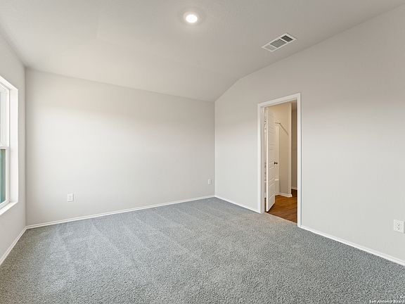 5th image of 1645 Amie Bluff