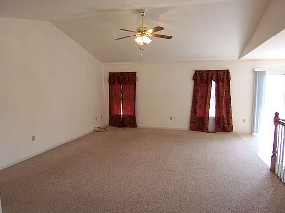 3rd image of 27 Lindsey Dr