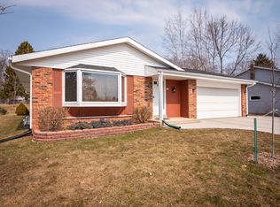 304 E Norport Dr, Port Washington, WI 53074