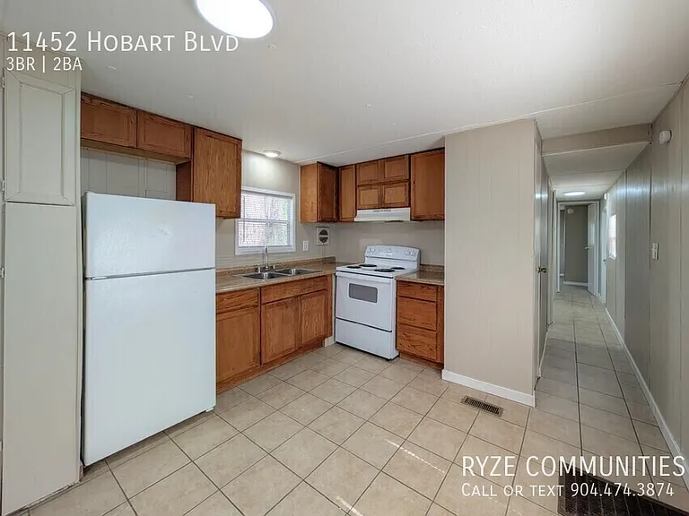 11452 Hobart Blvd — Photo 7