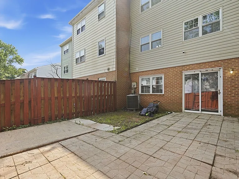 9178 Laurelwood Ct — Photo 36