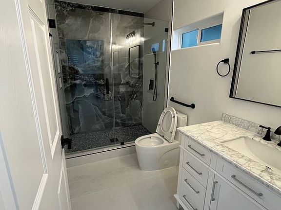 5th image of 8682 Oasis Ave #B