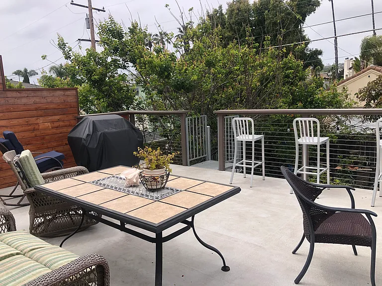 1052B Loring St — Photo 2