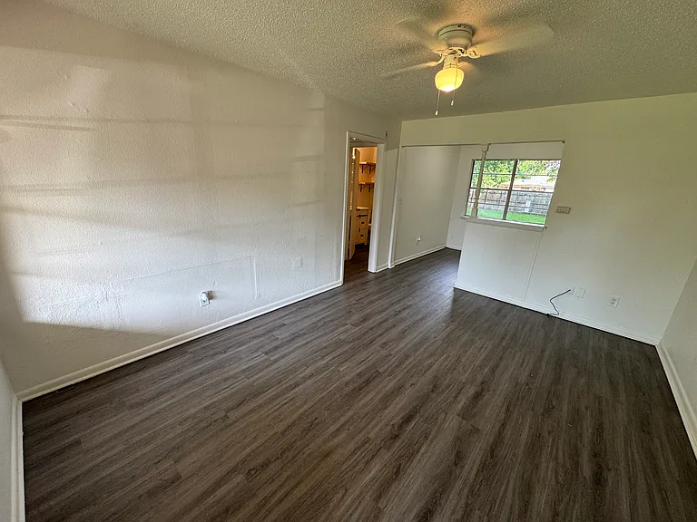 820 Butler St — Photo 2