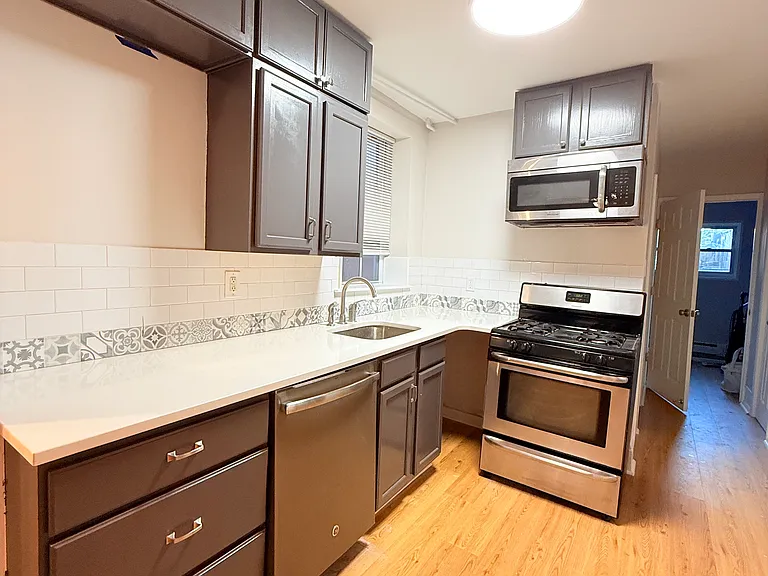 324 N 18th St #1 — Photo 6